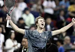 包含刚刚！费德勒连续二十场比赛得分超过挺进下一轮今晚葡萄牙体育备战意大利杯，今夜上海申花调整名单以备亚冠的词条